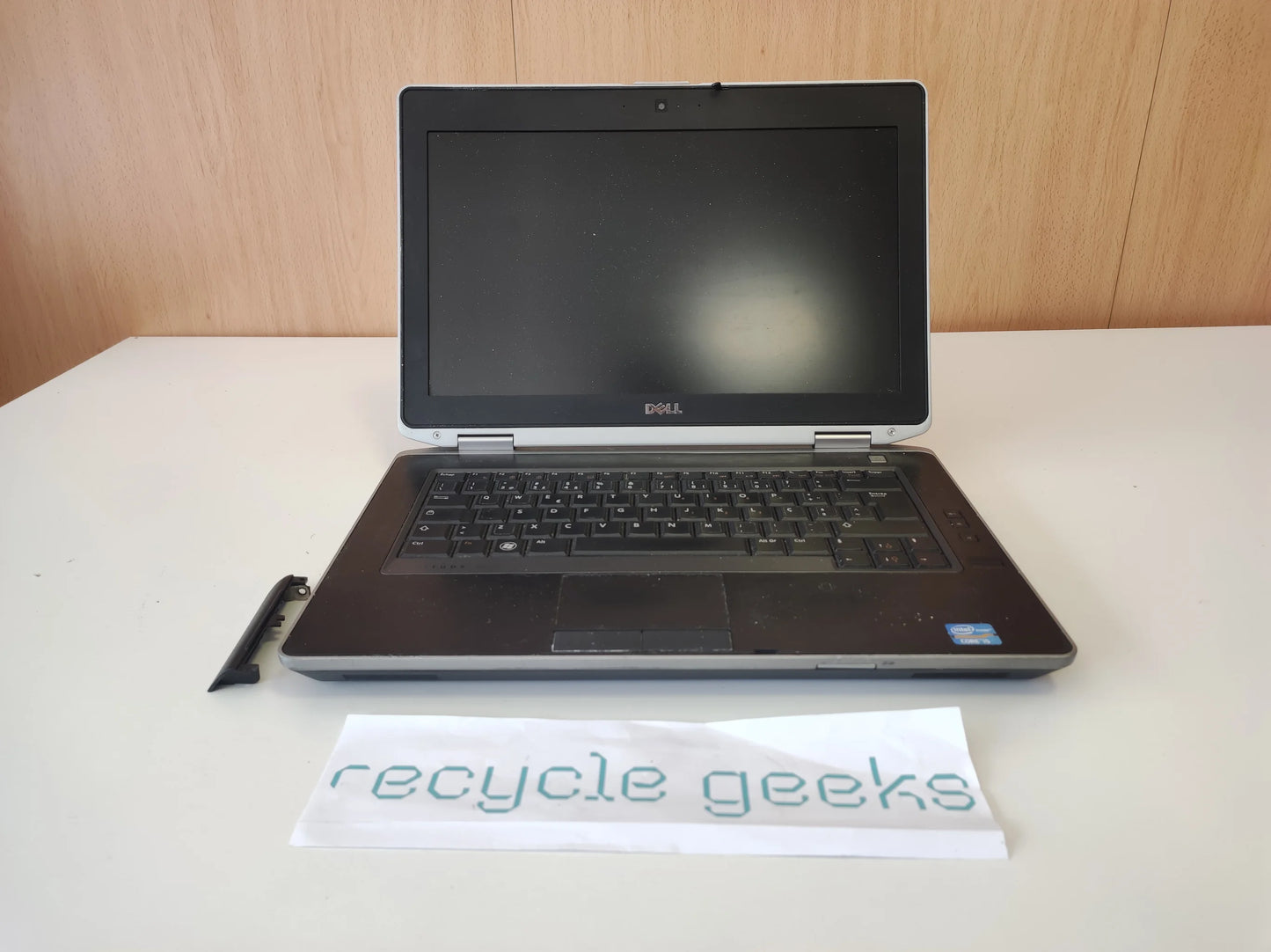 Portátil Dell P25G i5-3320M 4 RAM DDR5 240 SSD SATA Teclado PT Outro Estado: Para peças - F