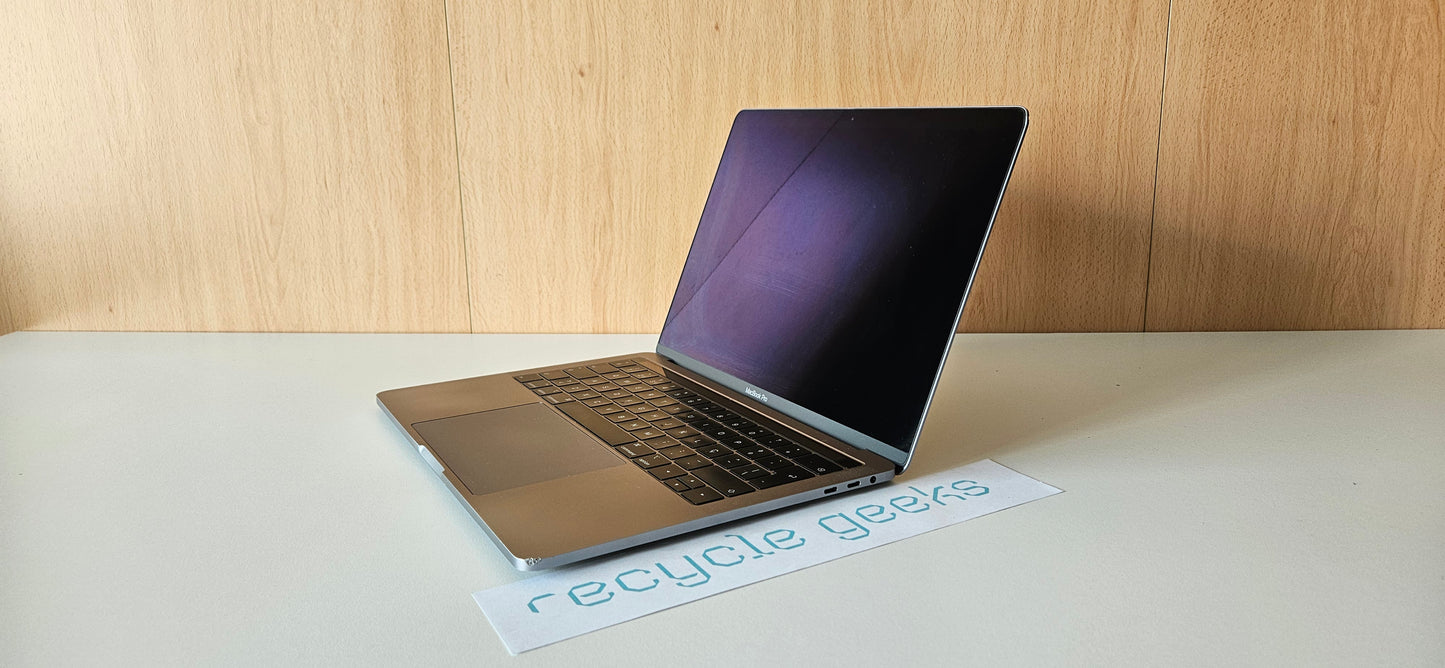 Apple Macbook Pro A1989 i5 16GB Ram 256GB SSD Teclado PT Portugal Bateria Nova Estado: Muito Bom - B