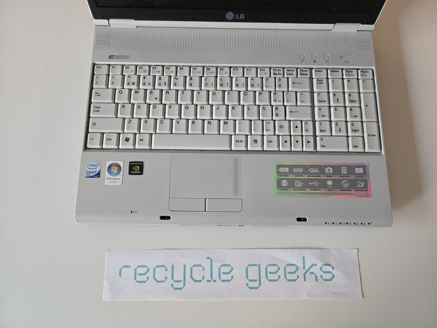 Portátil LG LGE50 INTEL CORE 2 DUO 2GB RAM DDR2 250GB HDD Teclado PT Estado: Satisfatório - C