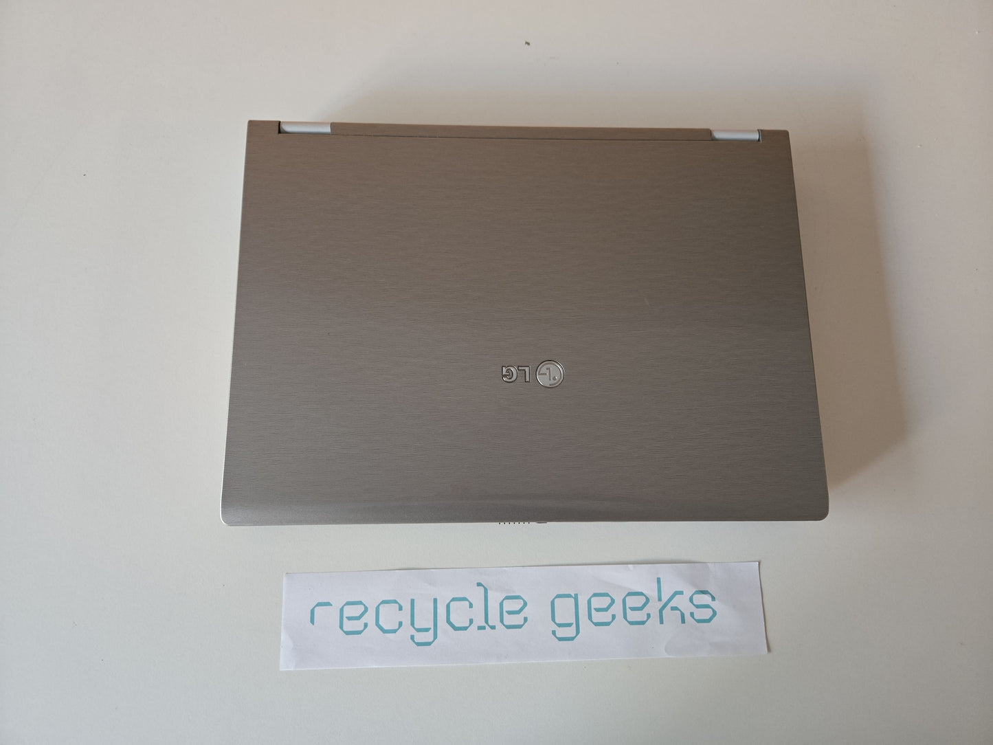 Portátil LG LGE50 INTEL CORE 2 DUO 2GB RAM DDR2 250GB HDD Teclado PT Estado: Satisfatório - C