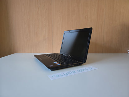 Asus K52J Notebook, Intel Core i3-M370, 2GB DDR3 RAM, 320GB HDD, Portuguese (Portugal) Keyboard, Linux Mint. Condition: Very Good - B