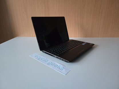 Asus K52J Notebook, Intel Core i3-M370, 2GB DDR3 RAM, 320GB HDD, Portuguese (Portugal) Keyboard, Linux Mint. Condition: Very Good - B