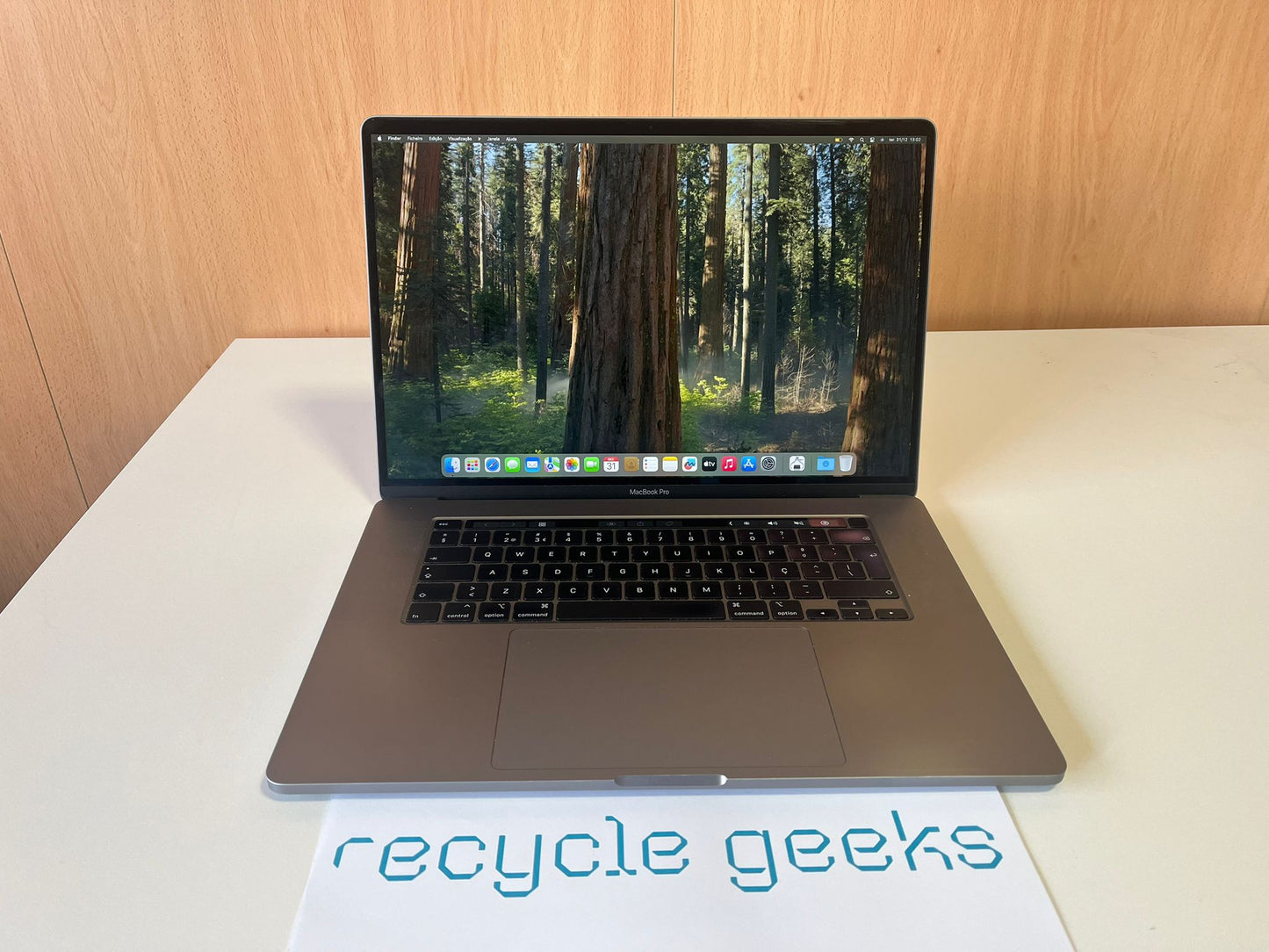 Apple MacBook Pro A2141 2019 16" Retina i9 64GB DDR4 RAM 1TB SSD AMD Radeon Pro 5500M macOS Sequoia Space Gray | Condition: Excellent