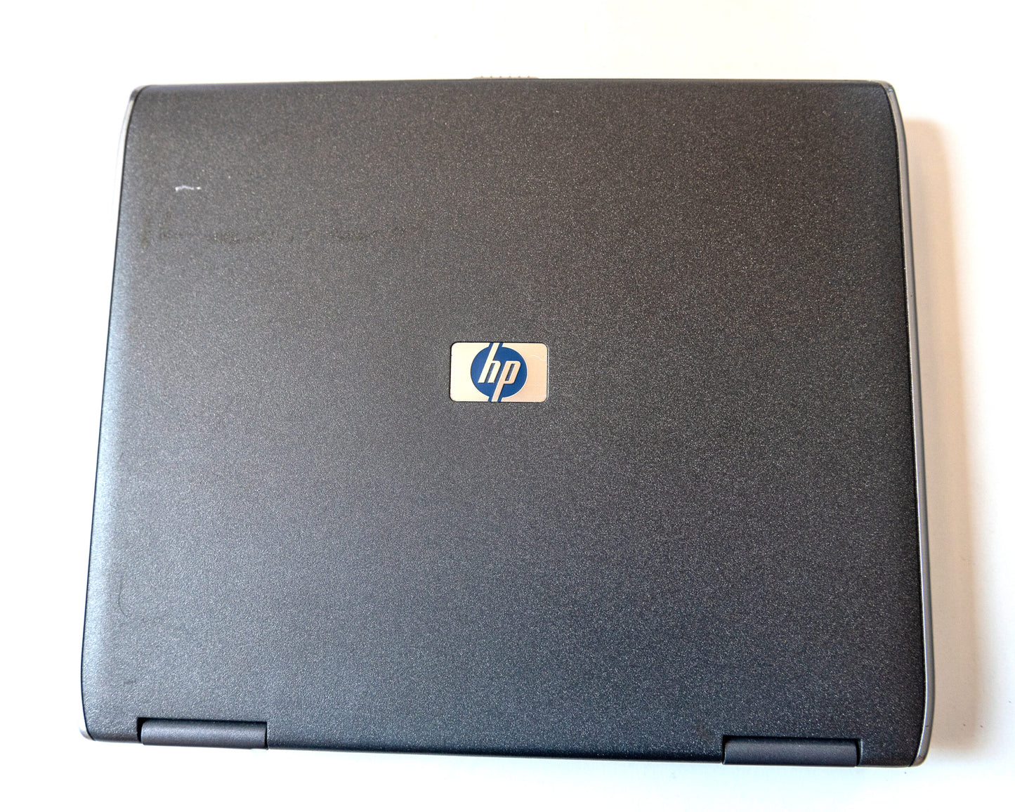 HP NX9030 Notebook, Pentium M 1.7 GHz, 480 MB RAM, 60 GB HDD, with charger and battery.